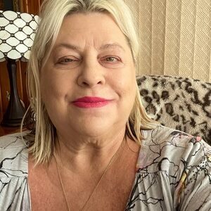 Meet your Posher, Sharon